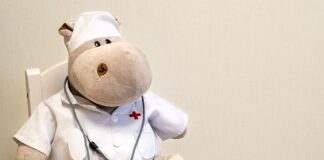 Jak długo trzeba trzymać pulsoksymetr na palcu?