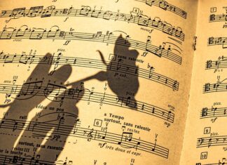 Czym jest klucz podstawowy w bazie danych?