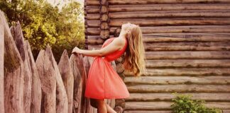 Buty na koturnie do sukienki